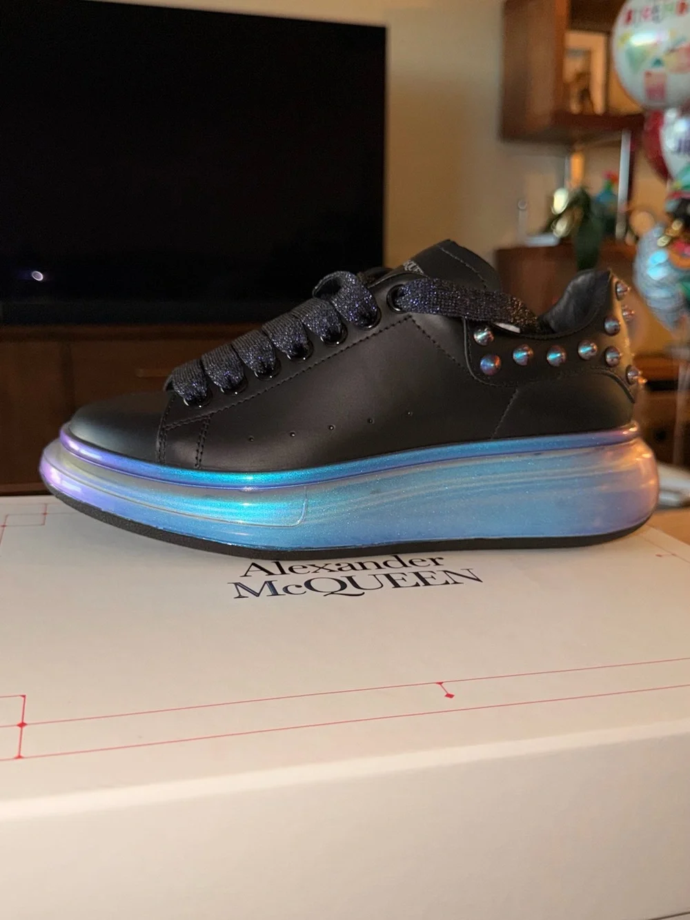 NWT Alexander McQueen Sneakers Oversized Iridescent Black